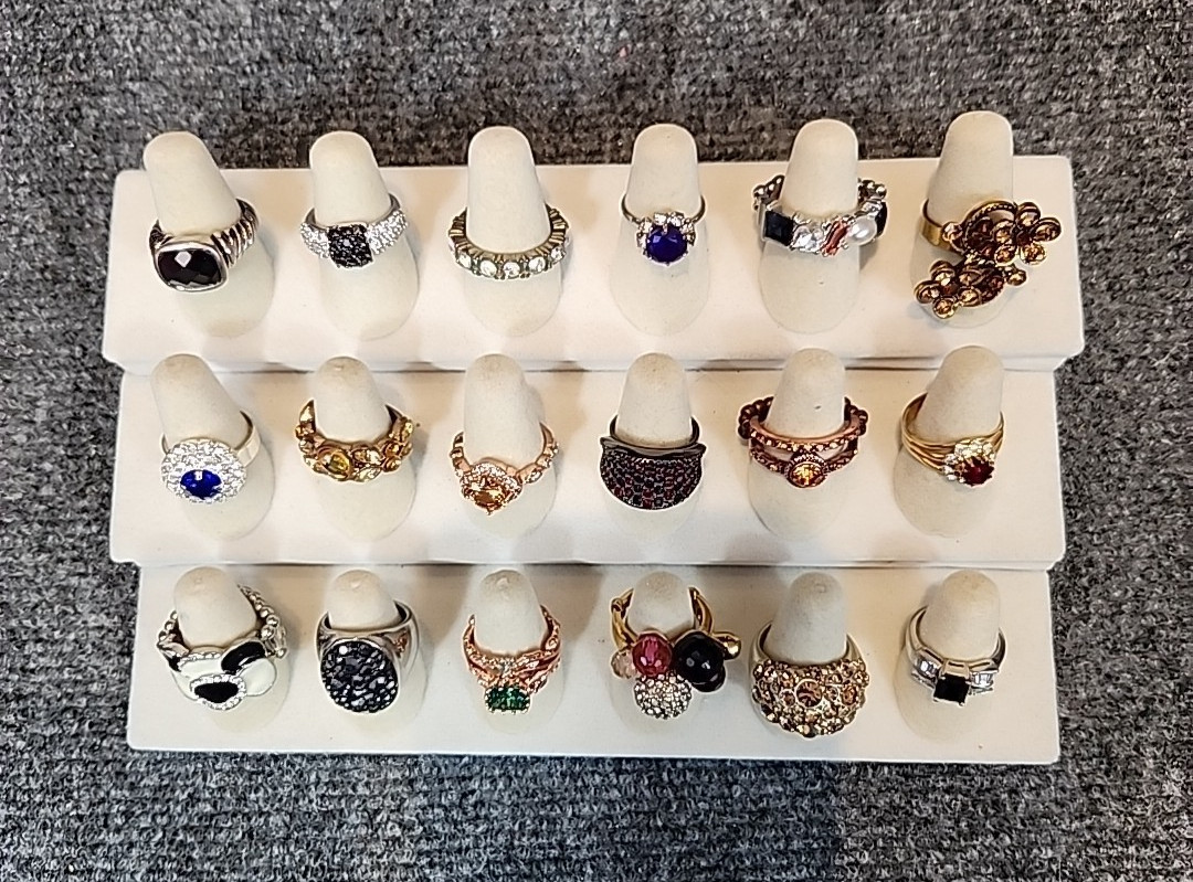 Jewelry 18 Rhinestone Rings Adjustable Sized Stretch Multi-Colored Bands Lot#262