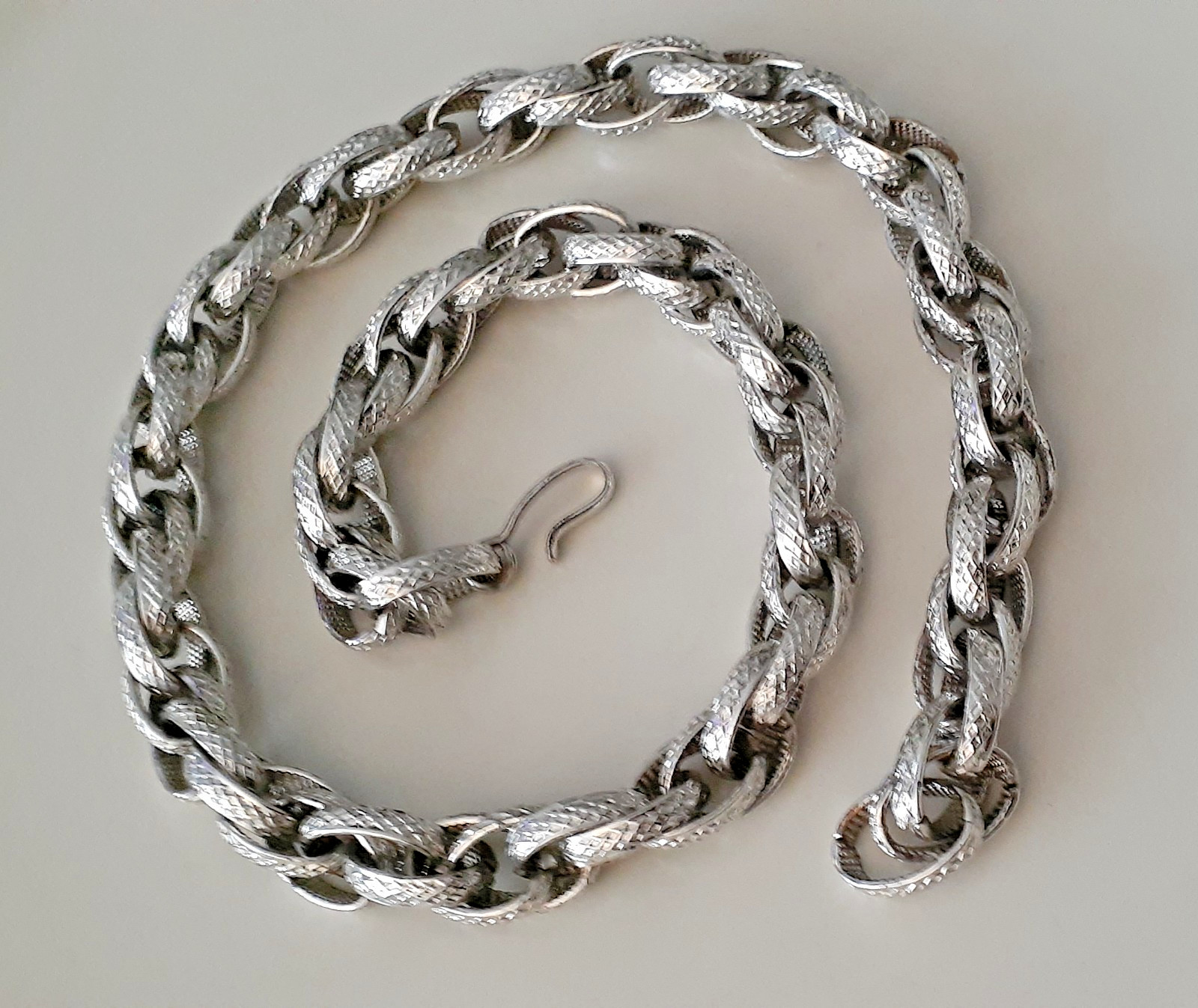 VTG Signed Monet Chunky Silver Tone Oval MultiLink Crisscross Necklace 20 inch