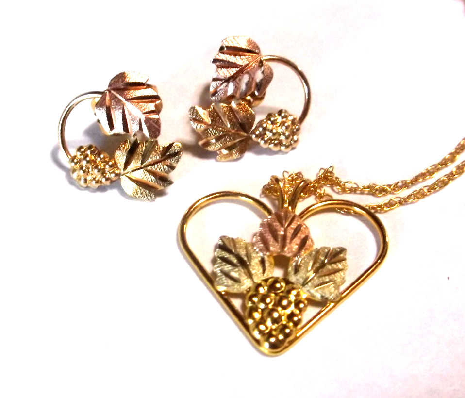 Landstrom’s Black Hills 10k Gold Heart Grapes Leaves Pendant Necklace & Earrings