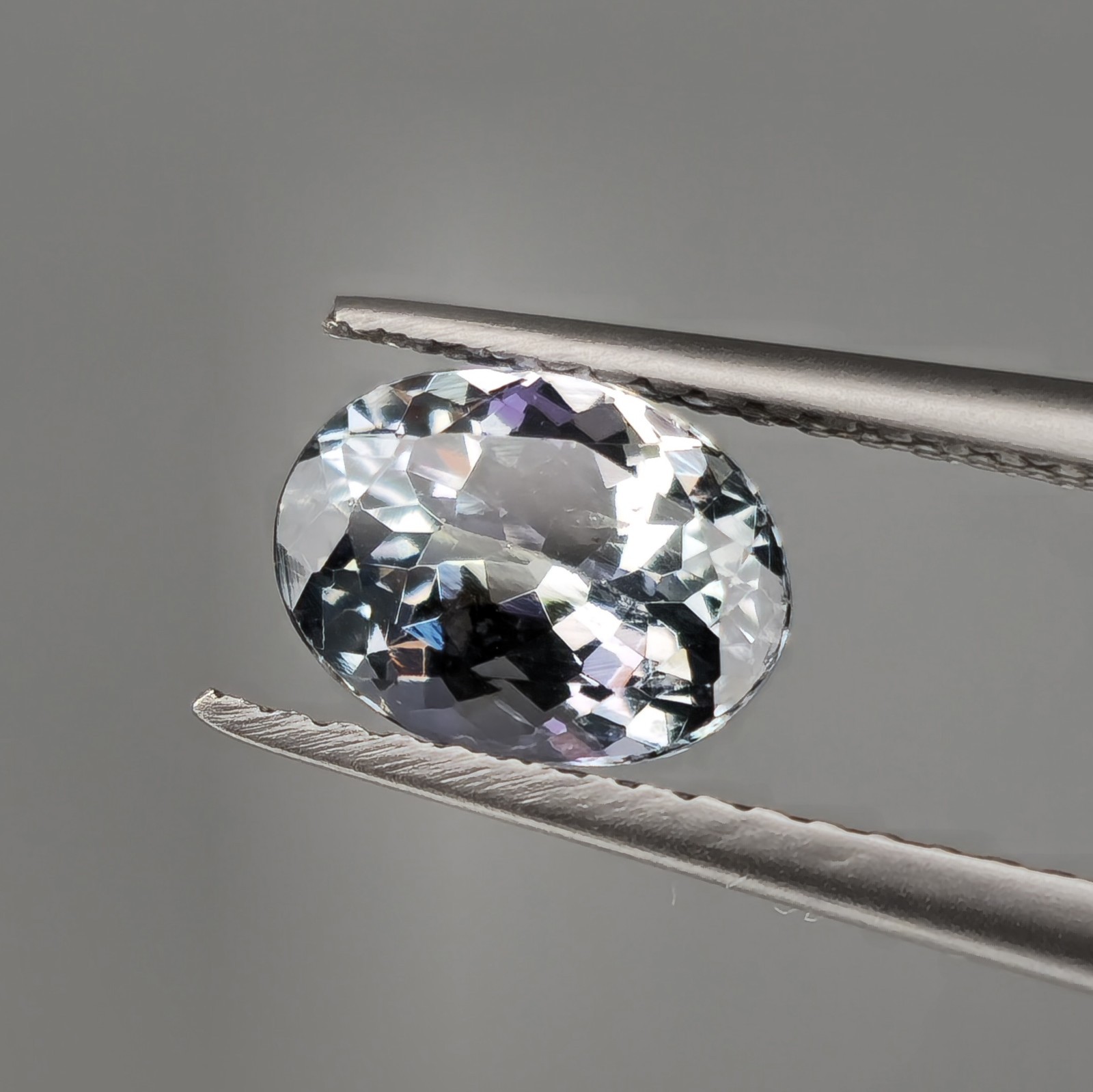 Untreated tanzanite 1.56 carat tri-colour green lavender oval cut collectors gem
