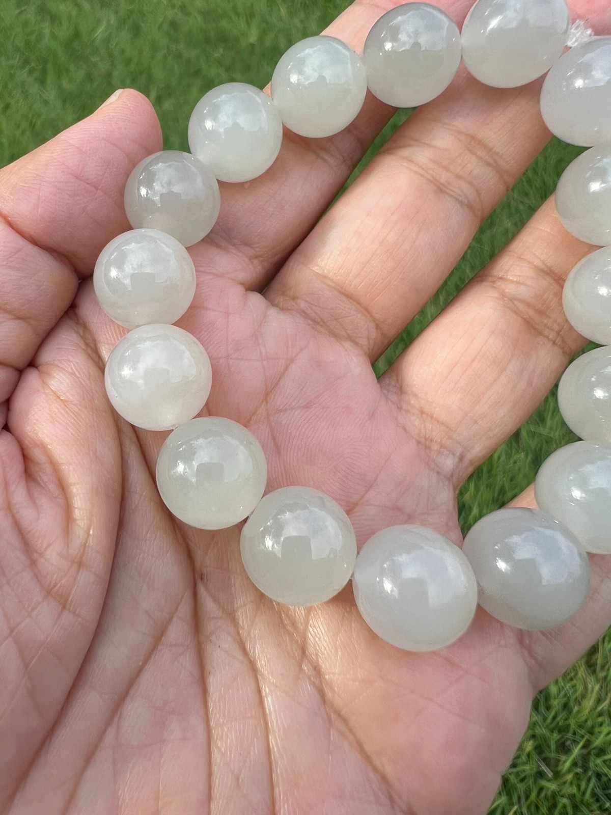 High-Quality Translucent Nephrite Jade 11.8mm Bead Bracelet H320