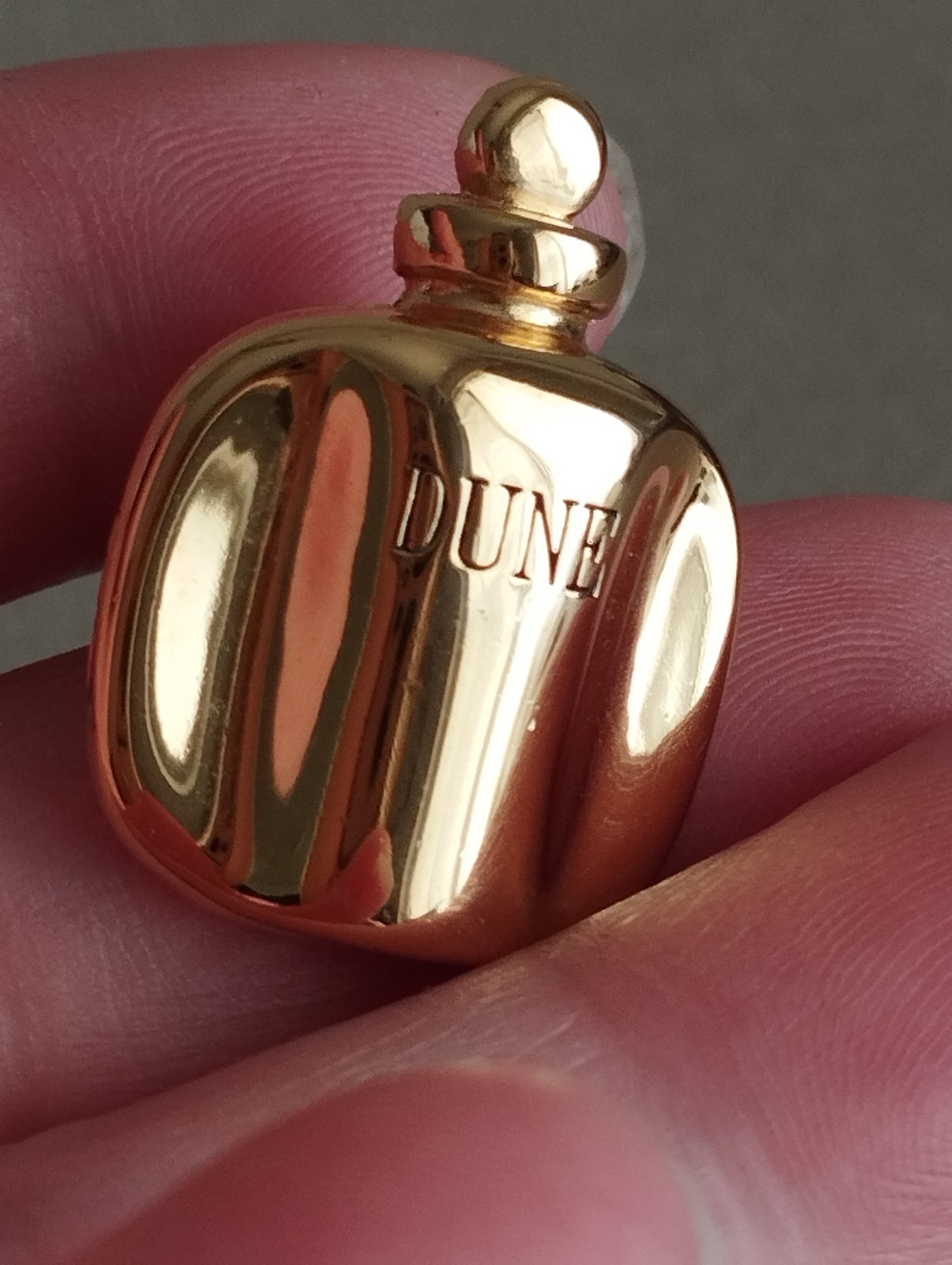 Vintage Christian Dior DUNE Perfume Bottle Gold Tone Novelty Pin Brooch