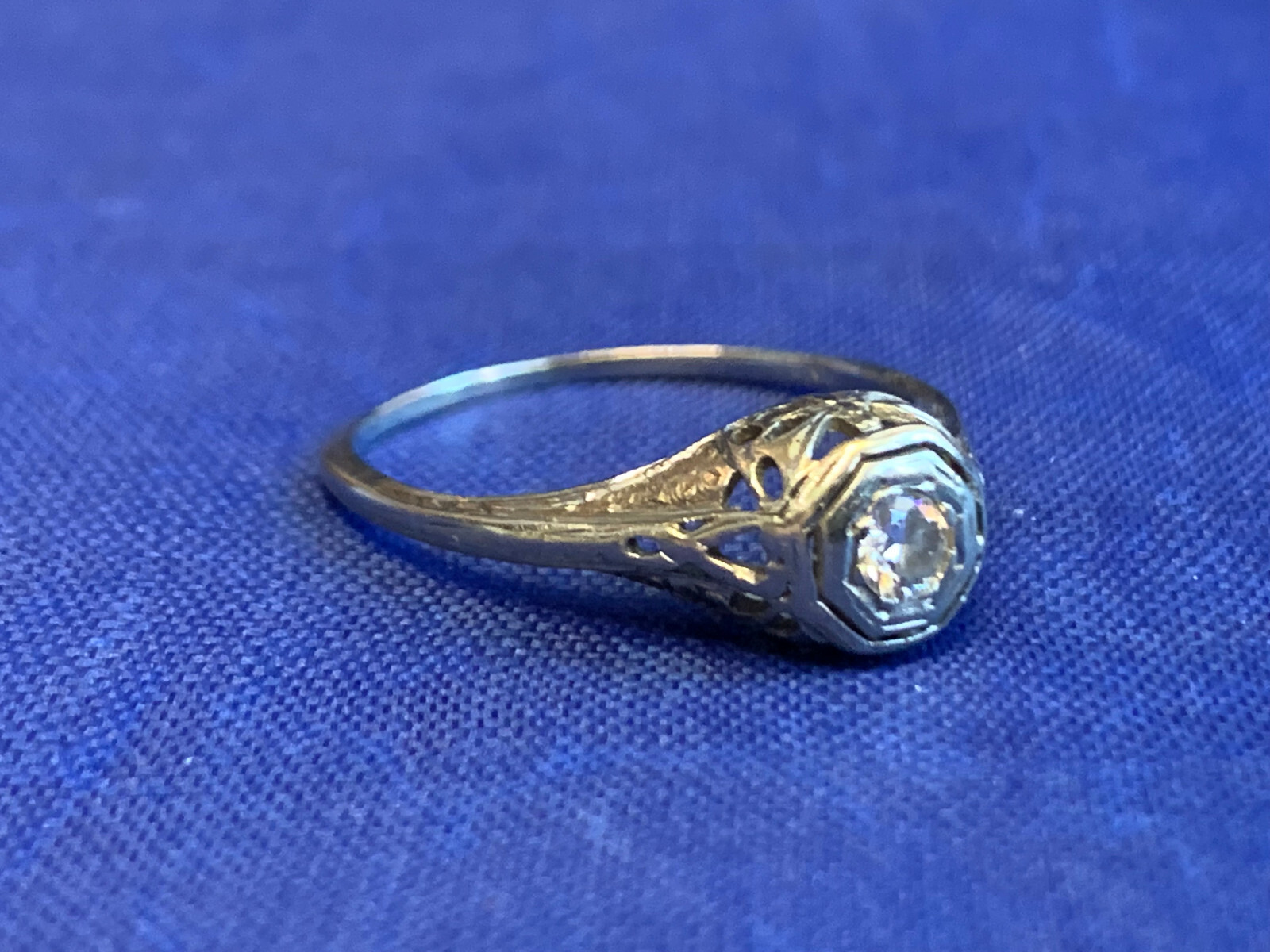 Vtg 18k White Gold Ring 2.29g Fine Jewelry Size 8 Band Clear Round Stone Bezel