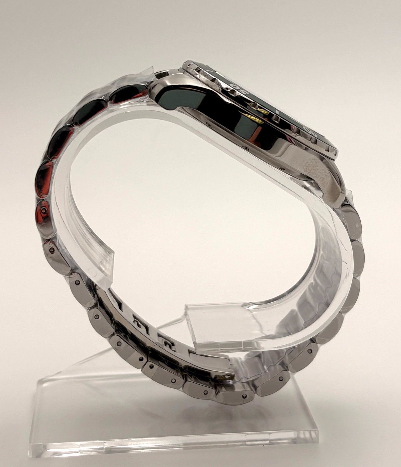 Movado 2600136 Series 800 Green Dial Stainless Steel Quartz Men’s 40mm Watch
