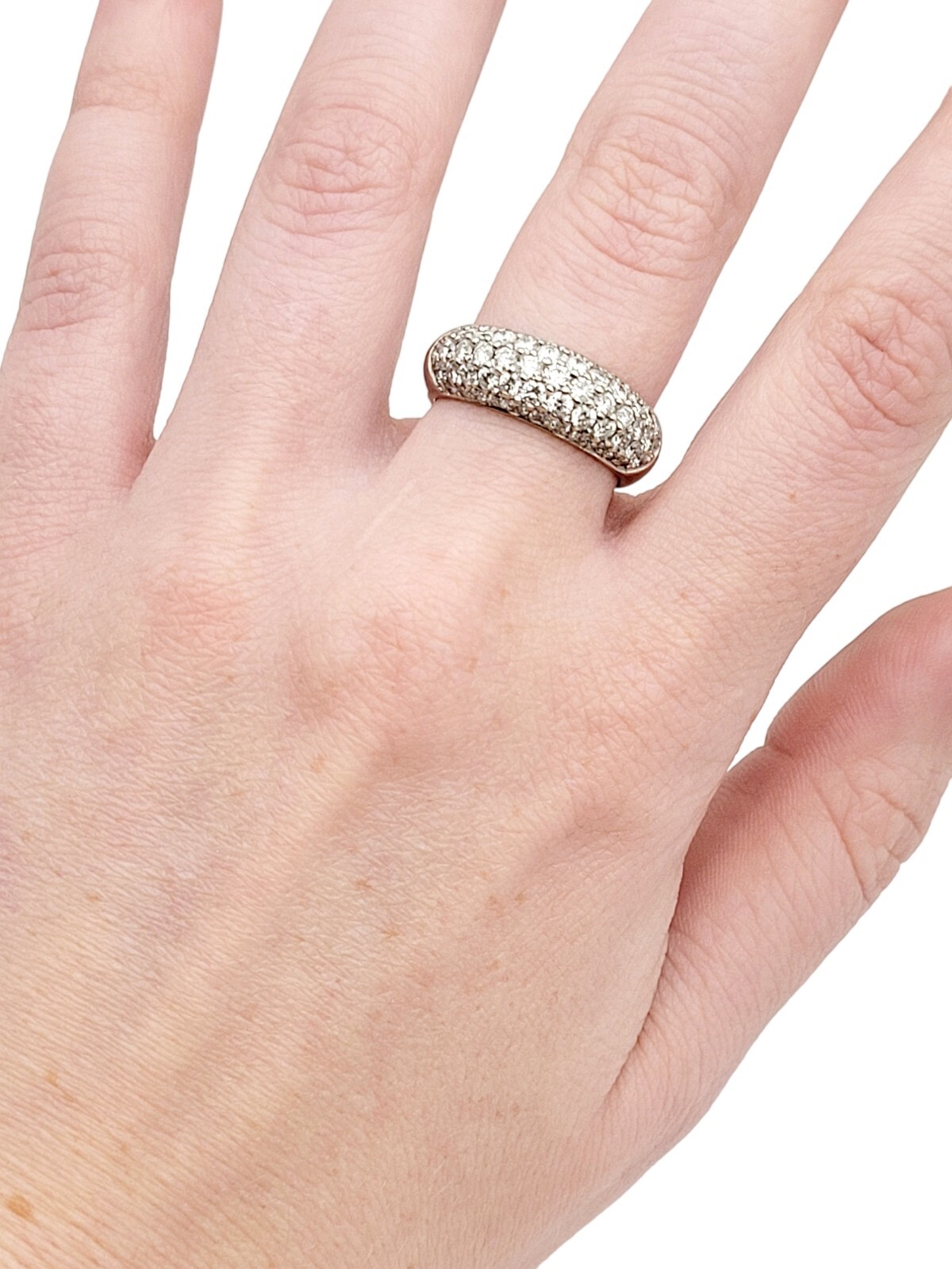Ring Diamonds Round Pavé 1.52 CTW Dome 7.18 mm Band 18 Karat White Gold Size 7