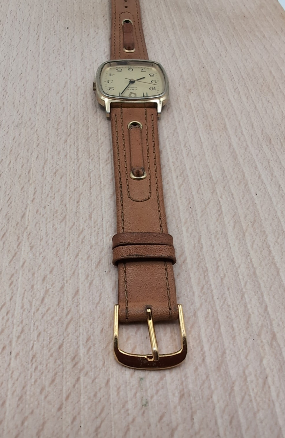 Vintage Timex Q Quartz Wrist Watch M Cell Made In Philippines NOS Leather Strap