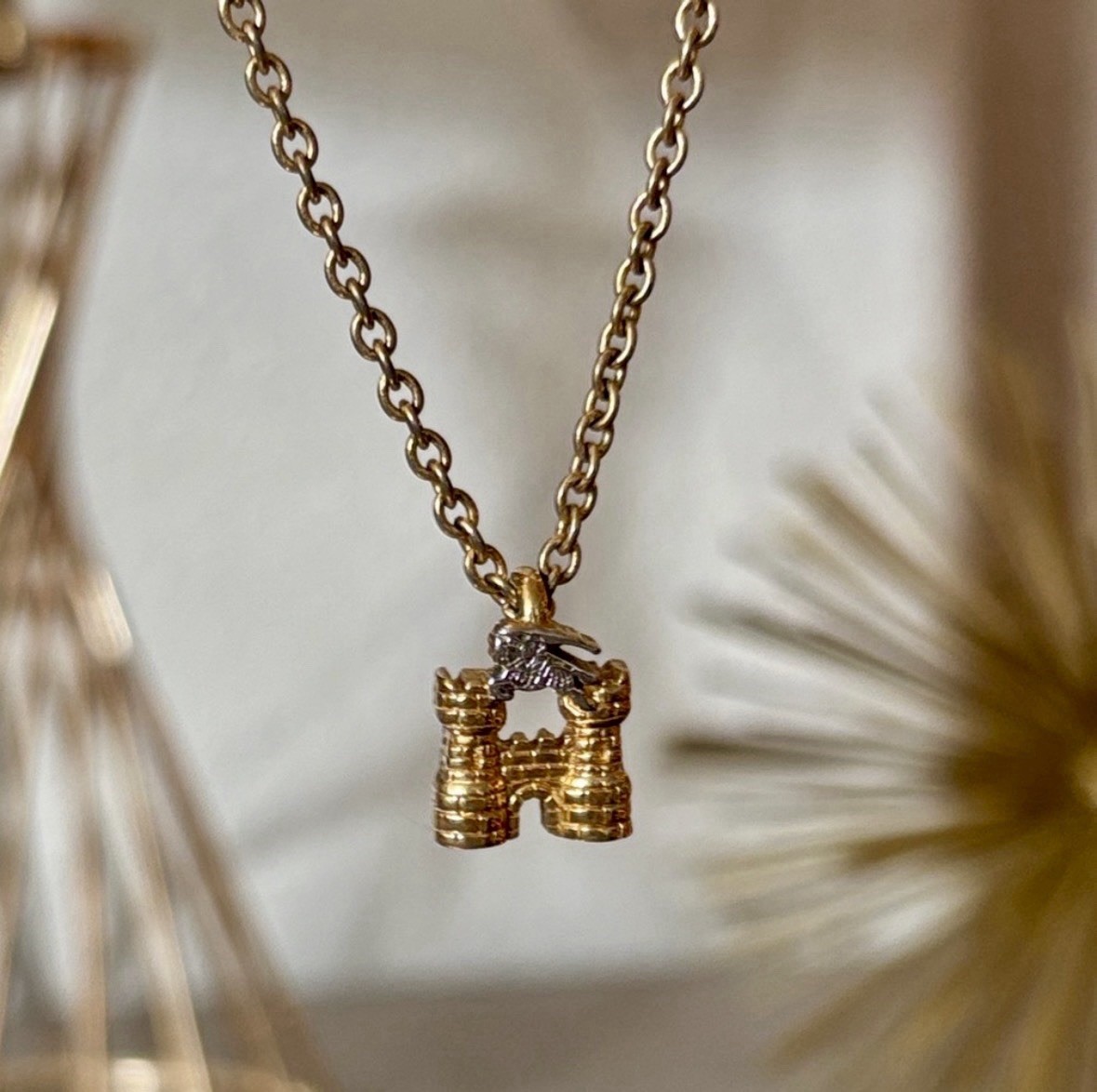 Burberrys Vintage Necklace With Prorsum Knight