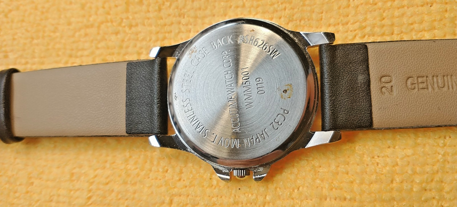 Accutime Easy Read Quartz,B&W dial,Black leather strap,Date,New Battery,Runs