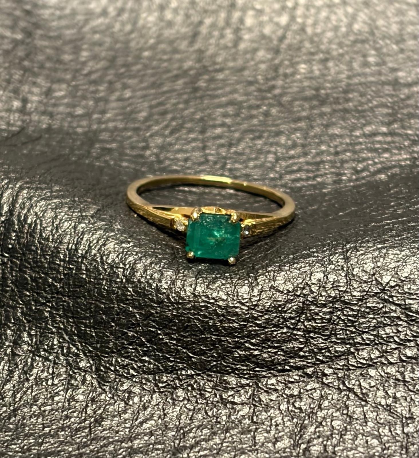 18k gold colombian emerald and natural diamonds ring