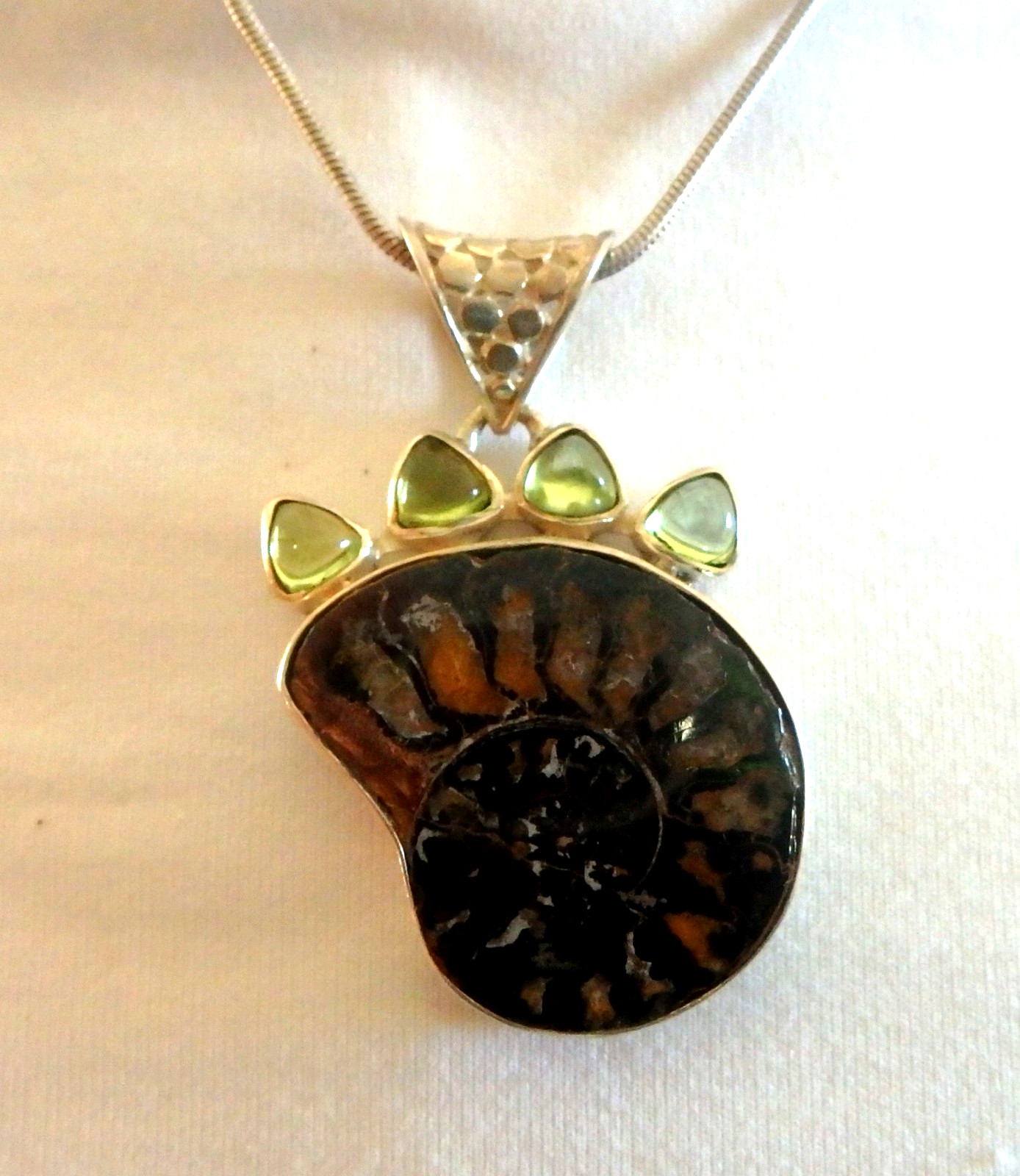 Pendant 925 Sterling Pendant Ammonite Fossil & Peridot 12.5 grams