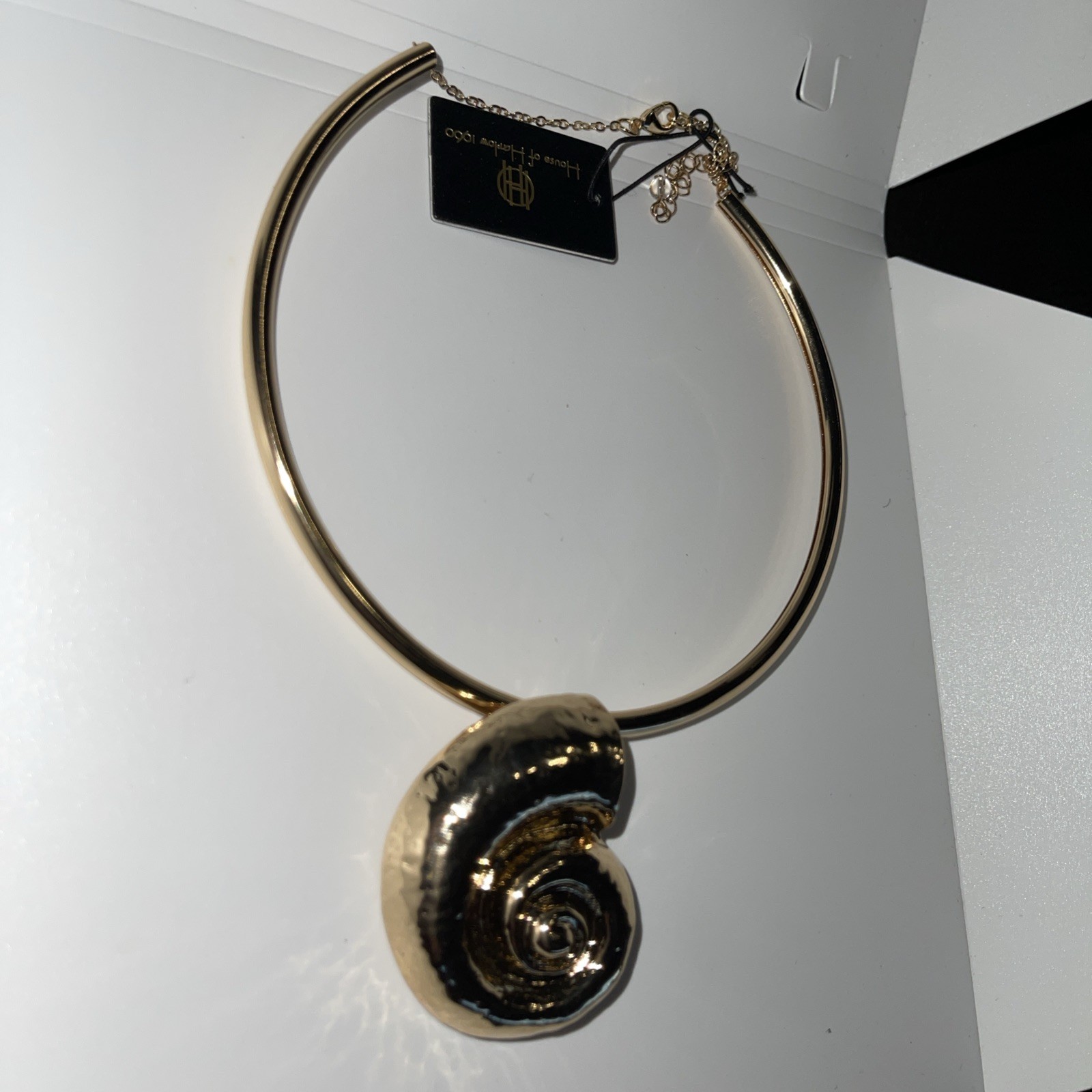 House of Harlow 1960 gold She’ll seashell pendant NEW