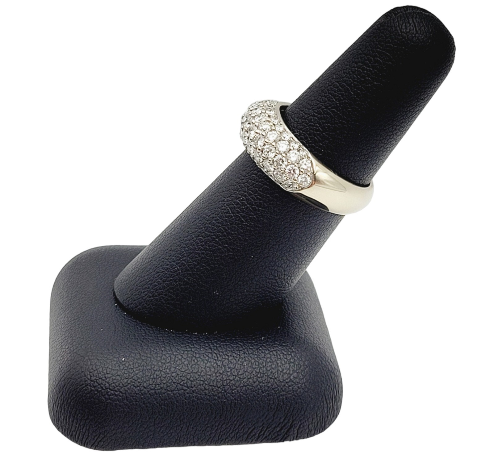Ring Diamonds Round Pavé 1.52 CTW Dome 7.18 mm Band 18 Karat White Gold Size 7