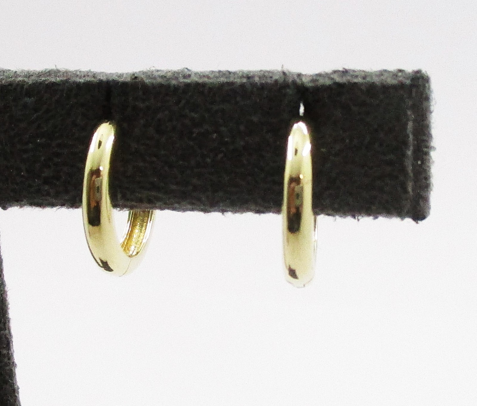14 Karat Yellow Gold Small Hoop Earrings 13.2 mm 1.53 Grams