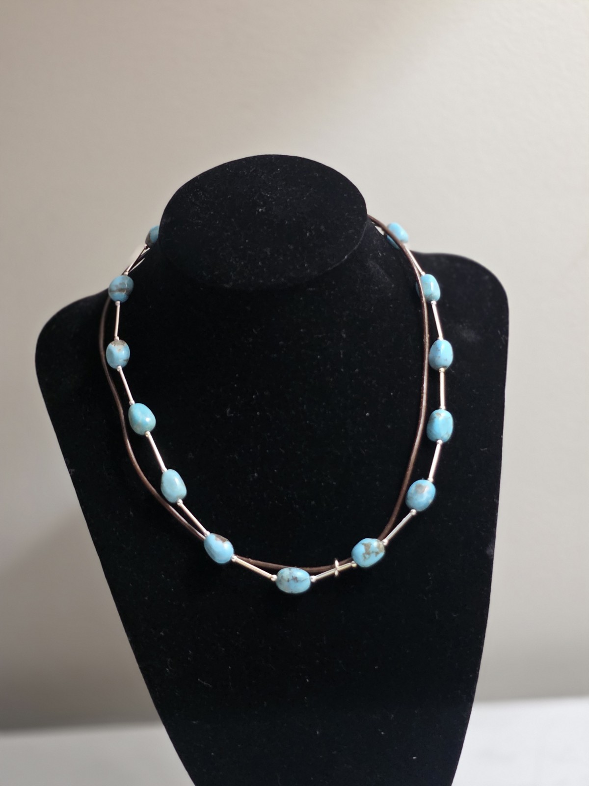 VINTAGE TURQUOISE LIQUID STERLING SILVER 925 NECKLACE Choker. Good Condition.