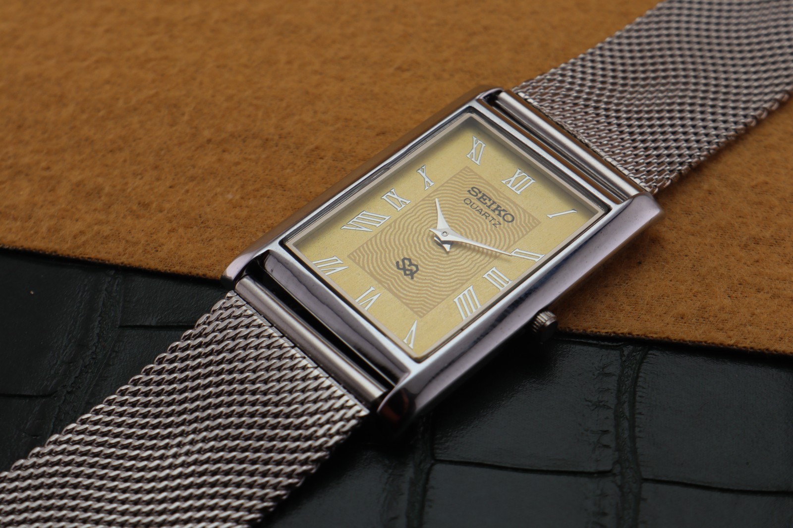 Vintage Seiko Slim Quartz Men’s Wrist Watch Yellow Dial with Silver Mesh Band