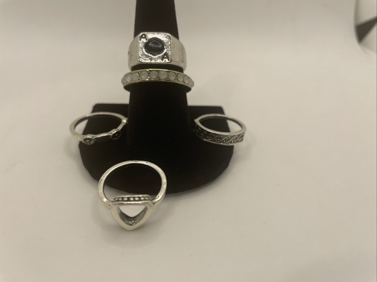 Lot of 5 Silvertone & Black, Faux Pearl, Floral, Boho Retro Rings Varies Sizes