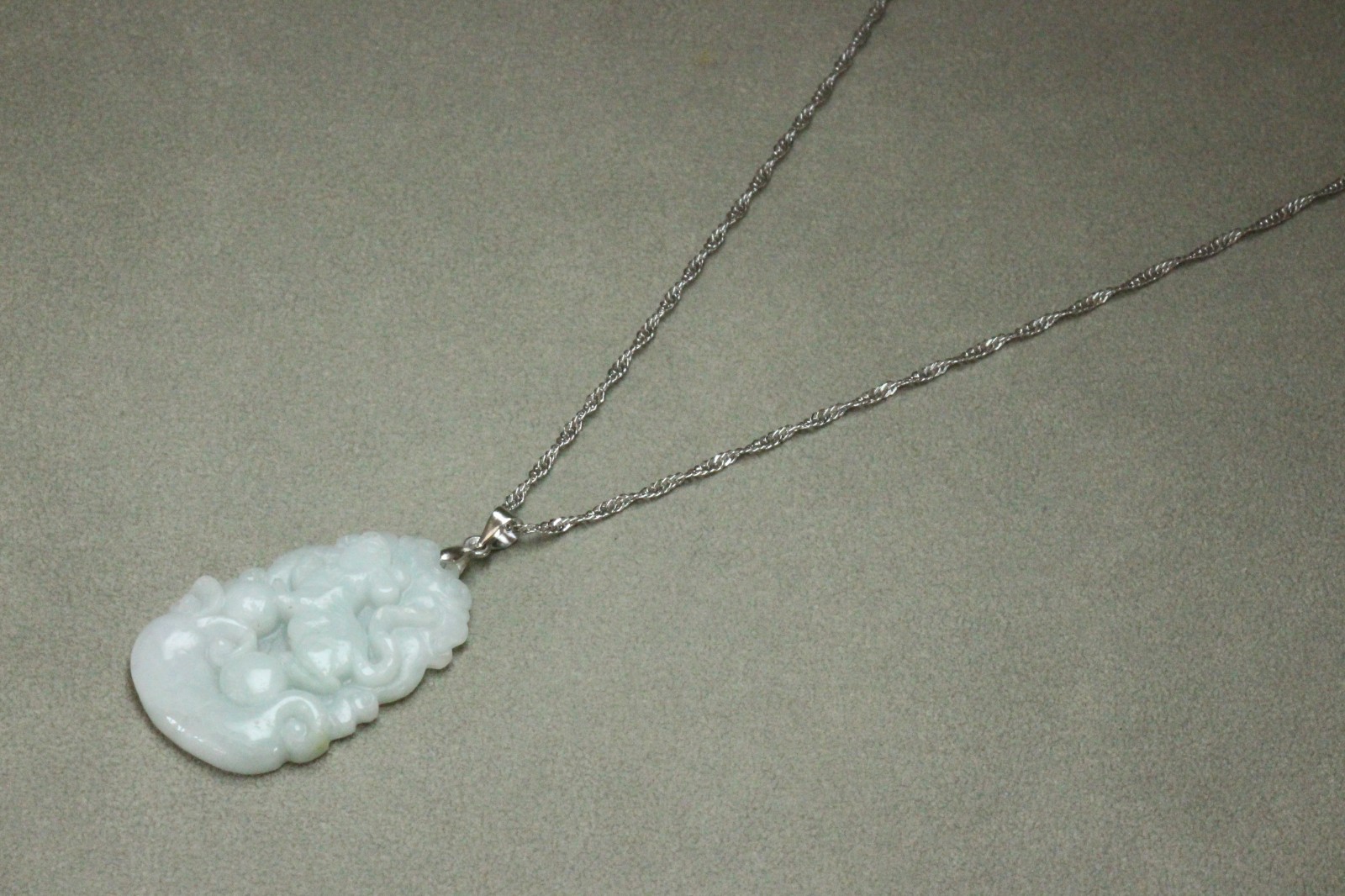 Natural White green A Jadeite jade Hand-Carved Mouse (Chinese Zodiac) Pendant