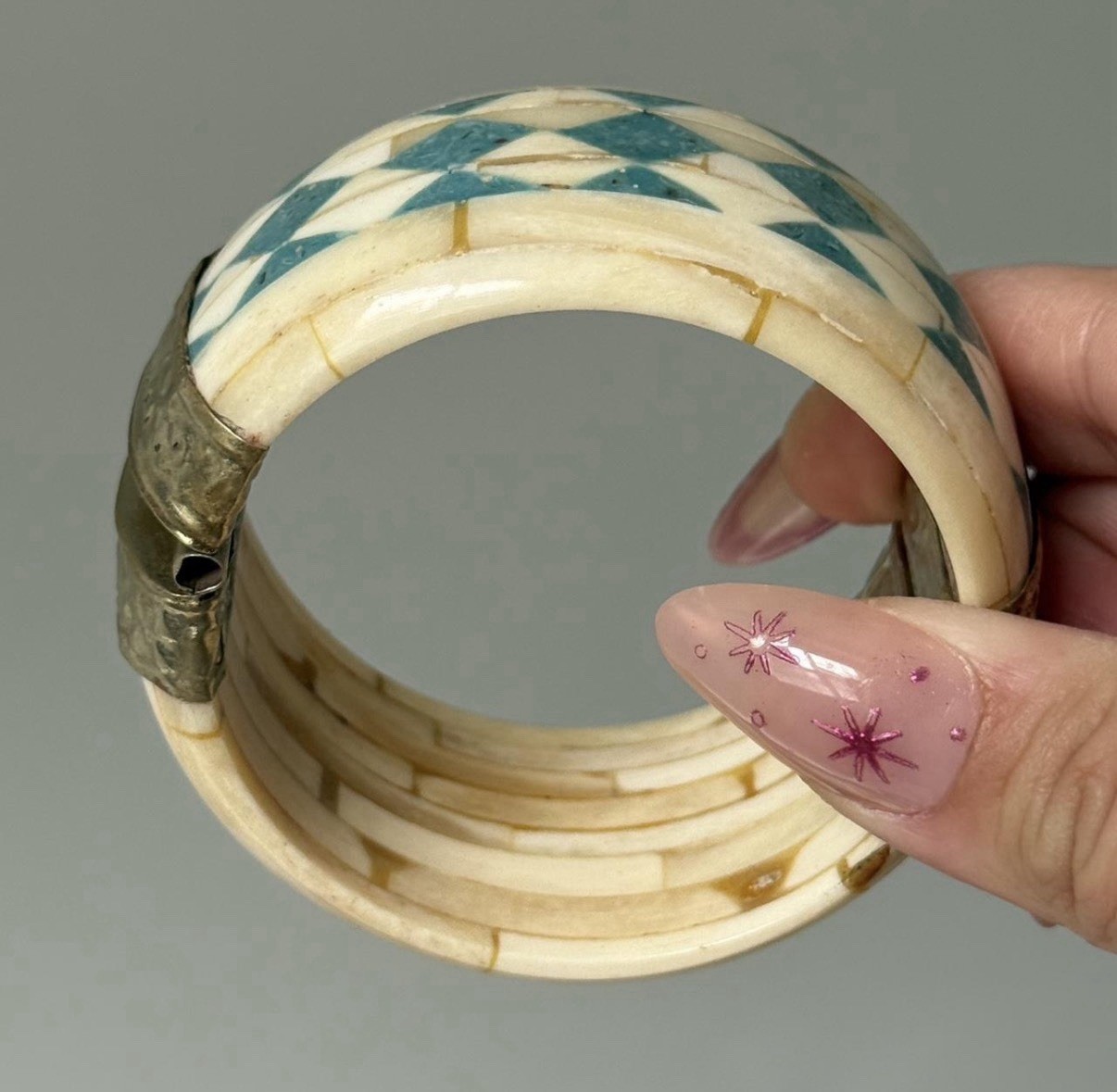 Vintage Geometric B o n e Inlay Hinged Bangle Bracelet – Rare Find