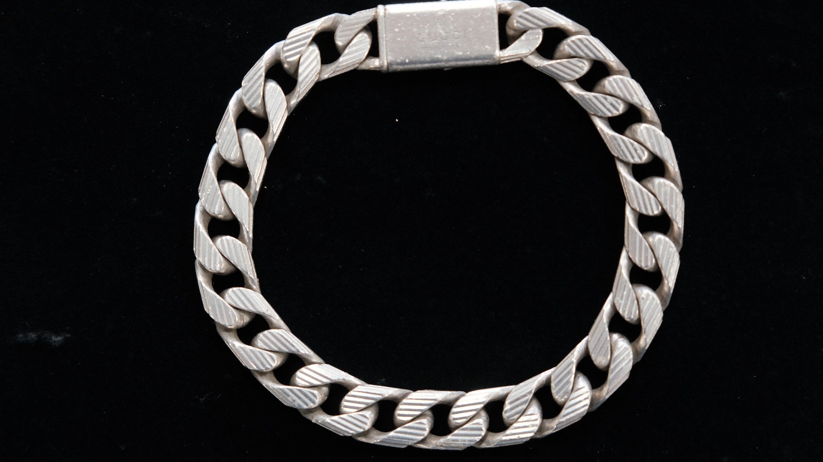 Gucci Sterling Silver Curb Link Heavy Bracelet 58.9g 9 INCHES LONG 10MM WIDE