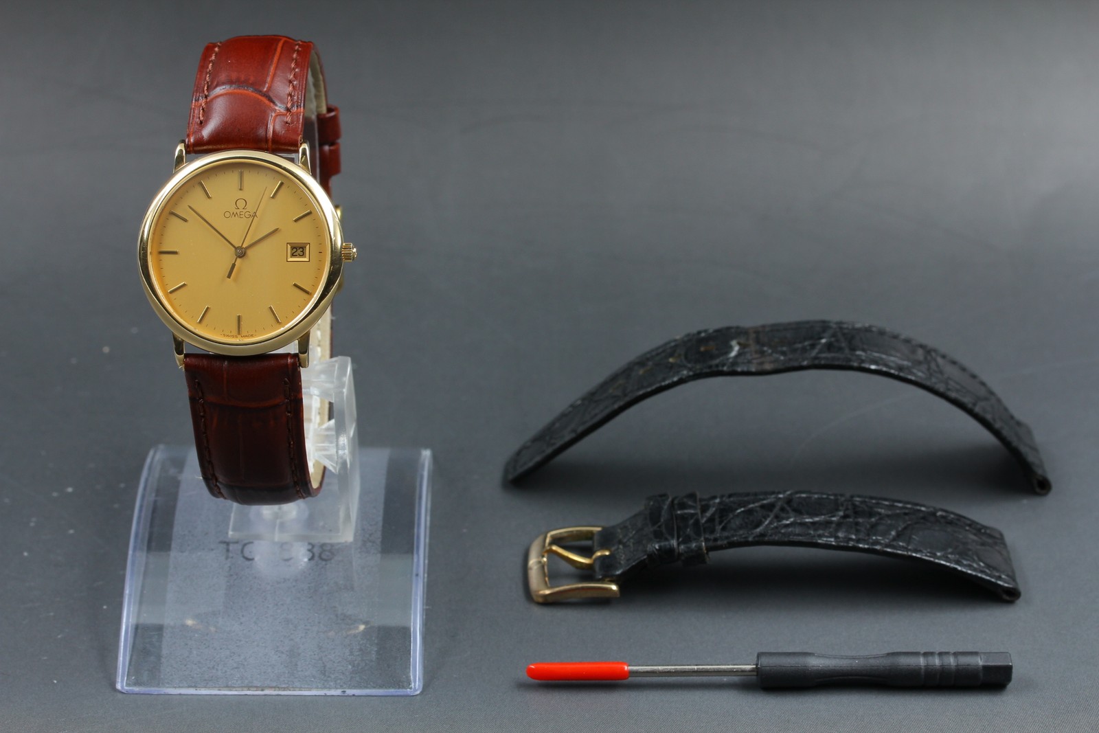 1991 Near MINT OMEGA De Ville 196.0312.1 Gold Dial Date 33mm Quartz Men’s Watch