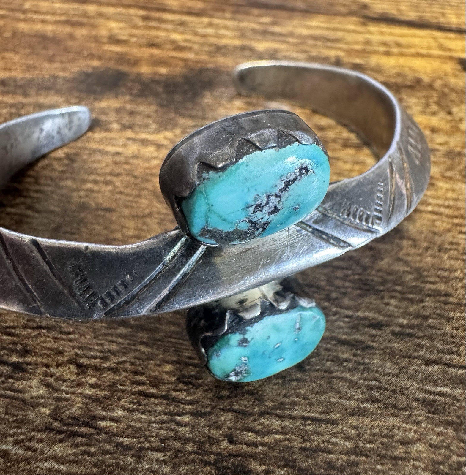 Silver Carinated Turquoise Cuff Bracelet Chiseled – 50g – Early Vtg Southwestern