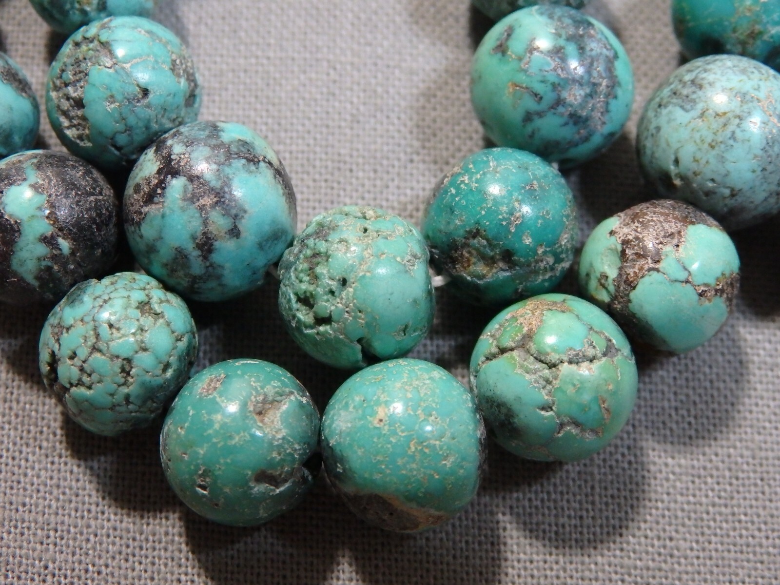Vintage CLOUD MOUNTAIN TURQUOISE 9mm Round Beads 13″ Strand 195cts UNTREATED
