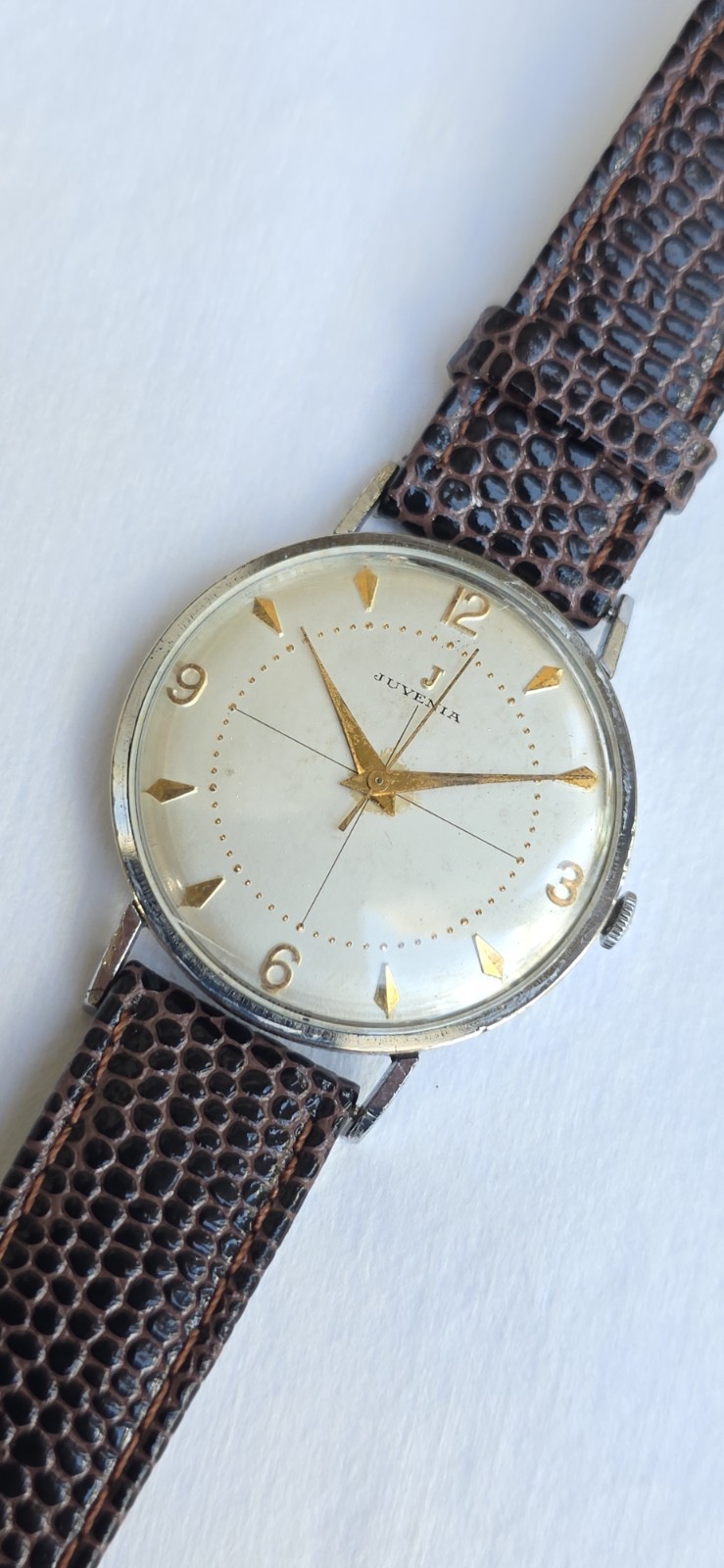 Vintage 1960’s Juvenia Cal. 612 Crosshair Dial Men’s 33mm Manual Wind Watch