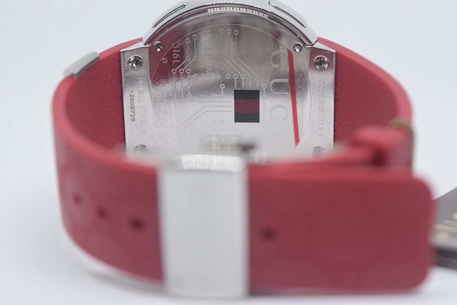 New Authentic Men’s Red I Gucci Ya114212 Digital Swiss watch