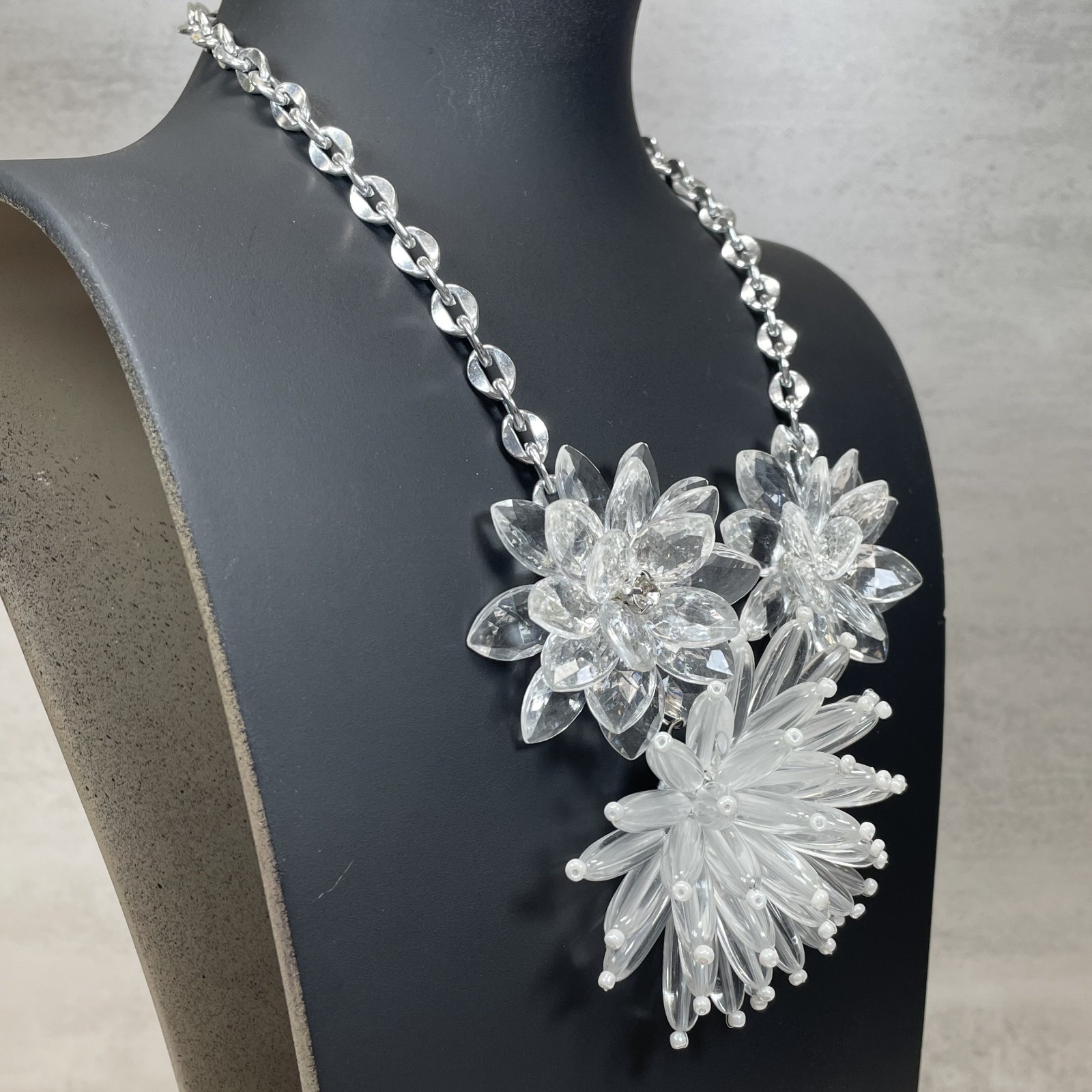 Chunky Clear Acrylic Flower Cluster Statement Bib Necklace Silver Tone Chain