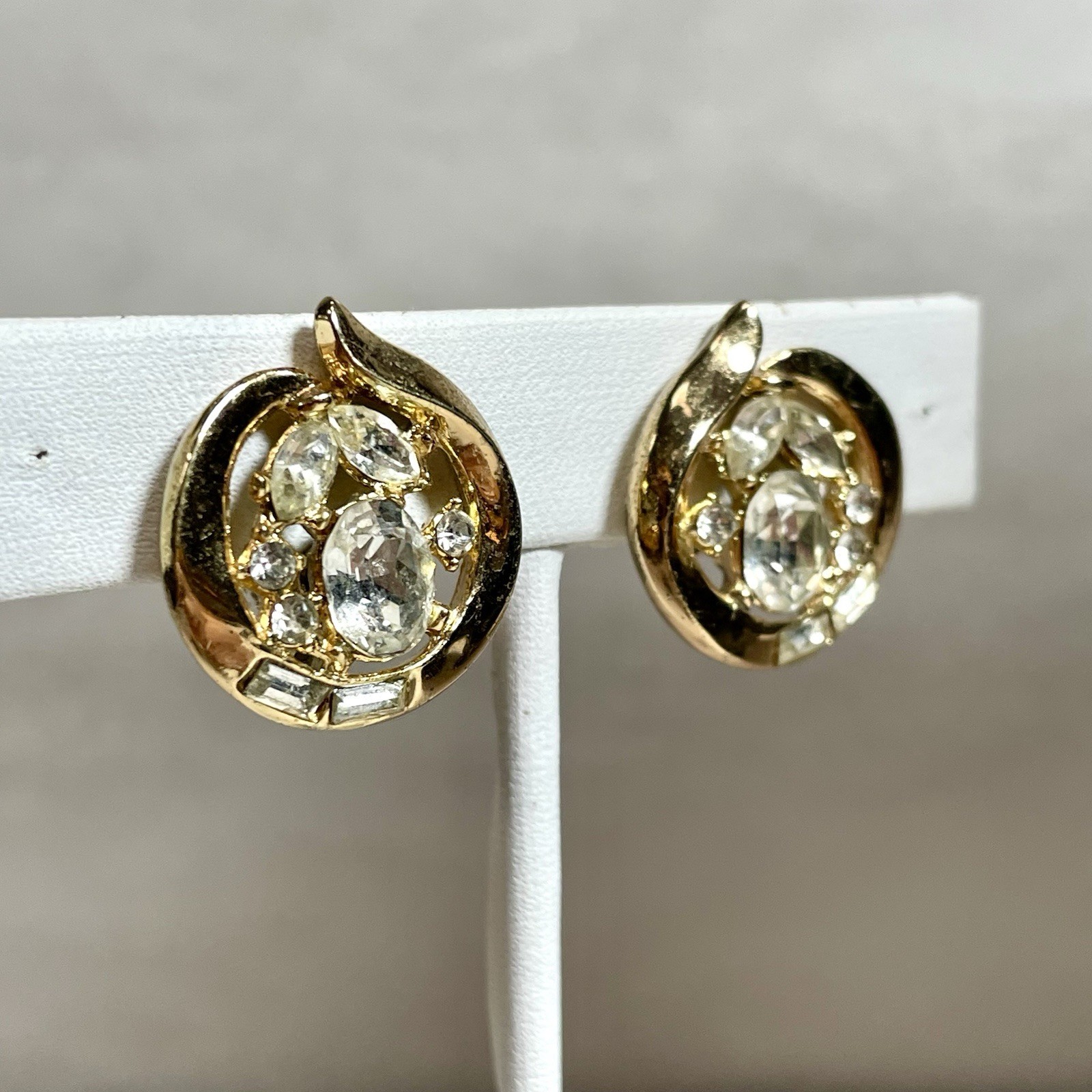 Vtg Crown Trifari Rhinestone Clip On Earrings Round Gold Tone Signed Pat Pend