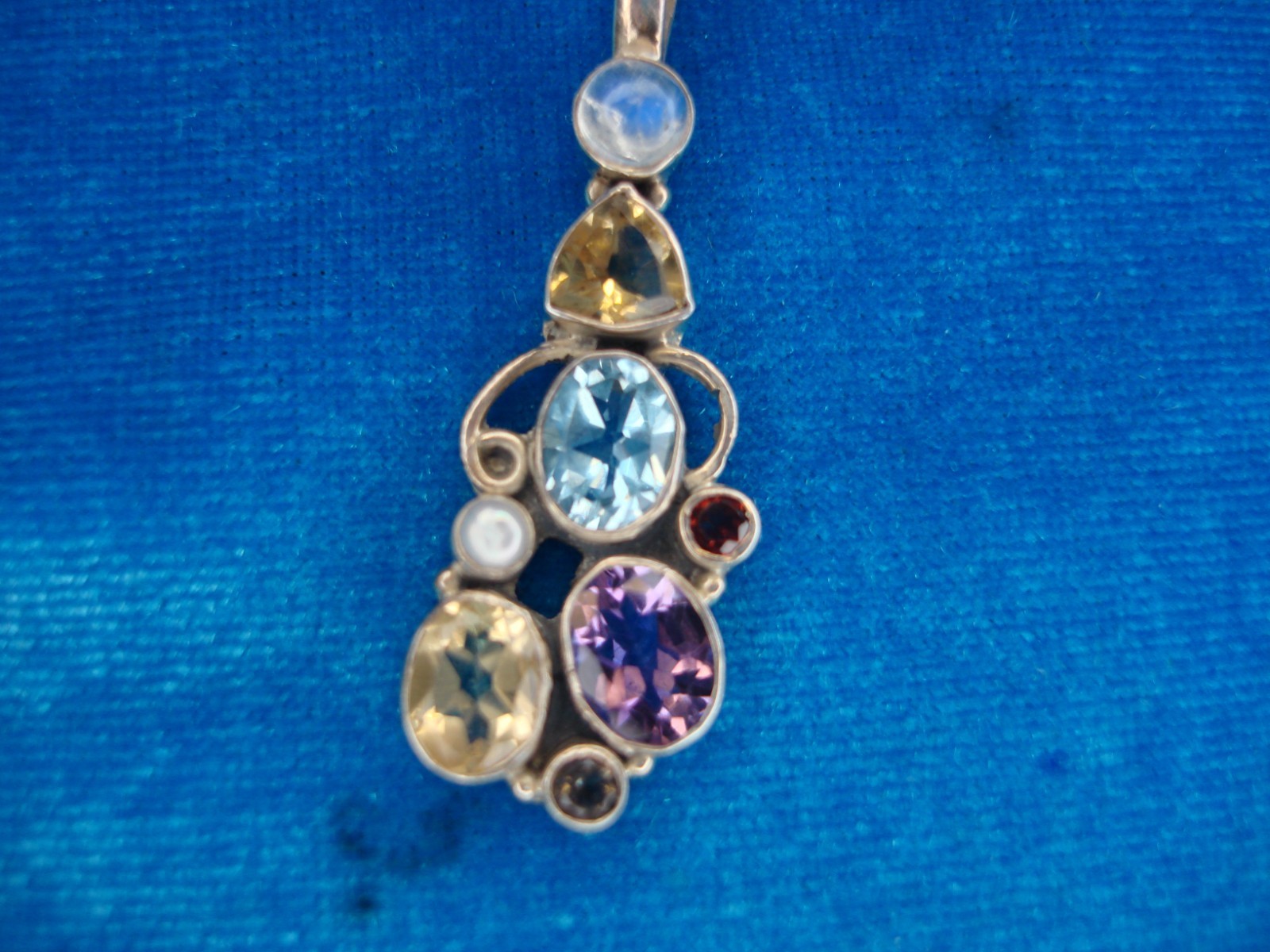 PRETTY STERLING SILVER PENDANT WITH 7 DIFF. COL. STONES & PEARL