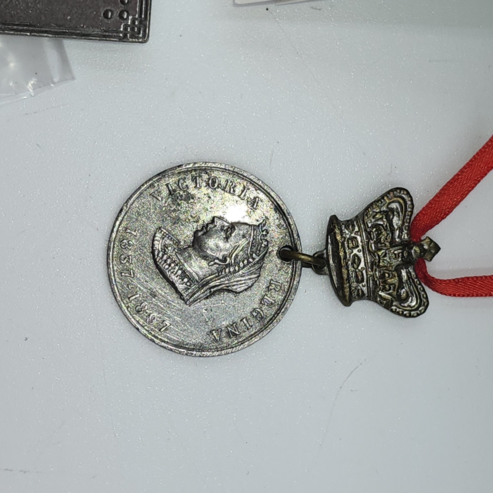 1837-1897 Queen Victoria Diamond Jubilee commemorative medallion crown pin