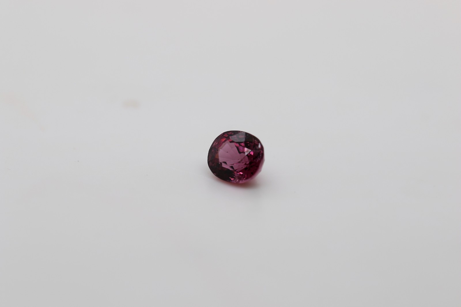BURMA SPINEL Raspberry UNHEAT OVAL-CUSHION 8.8×7.4×5.8 mm, 2.91 cts