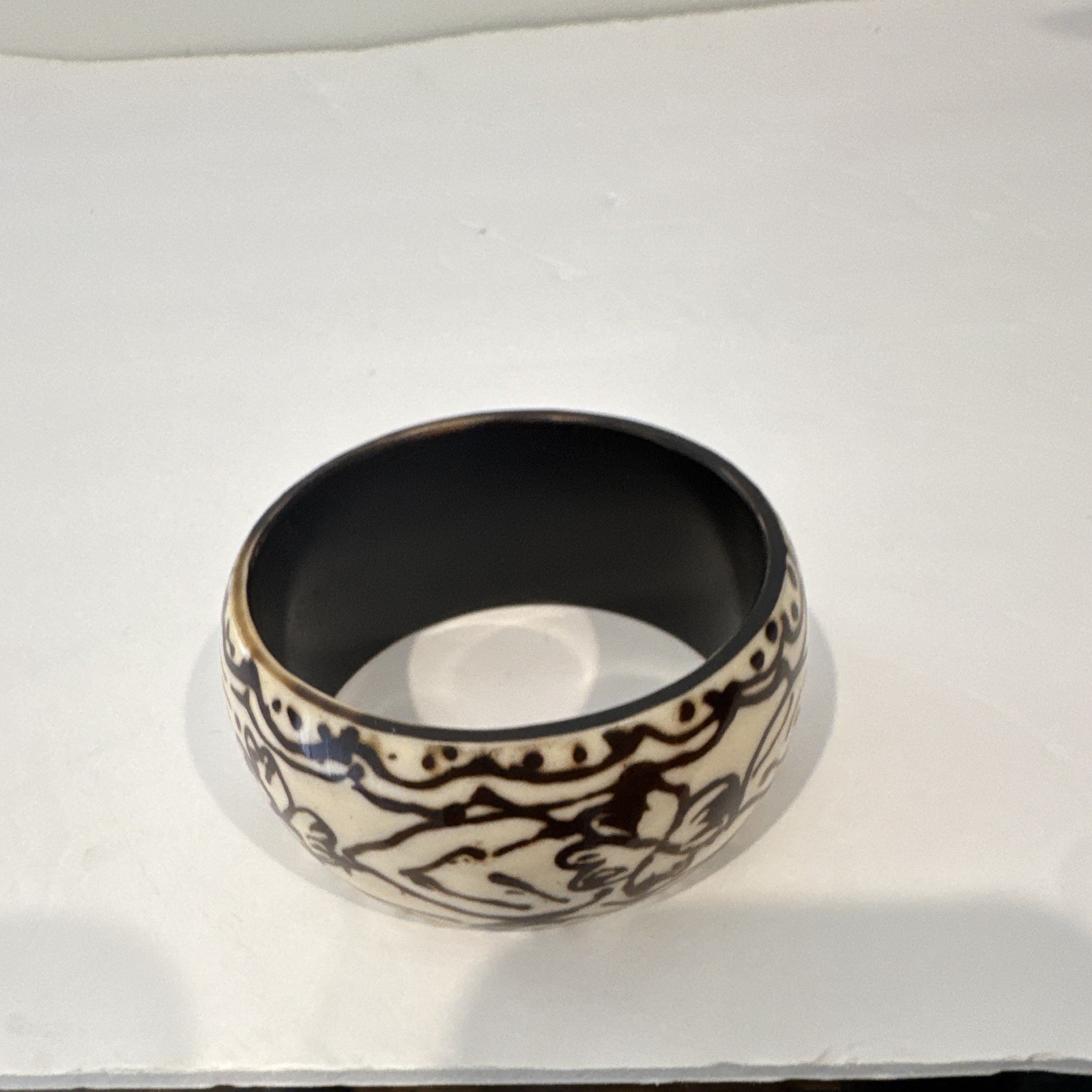 Vintage Wide Ivory & Brown Carved Resin Bangle Bracelet Boho Tribal 1”