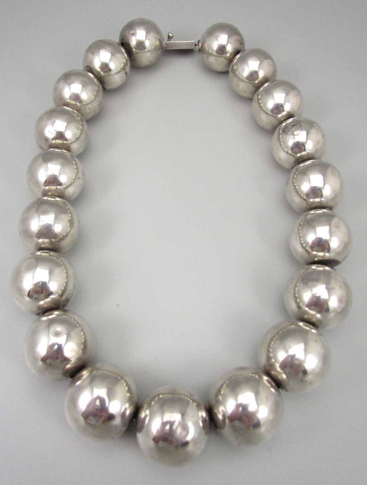 AMAZING 20″ MEXICAN STERLING SILVER 25MM BEAD STATEMENT NECKLACE 108G