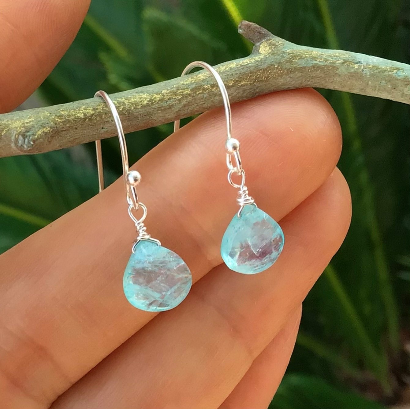 STERLING SILVER NATURAL BLUE AQUAMARINE SUNDANCE CHARM EARRINGS