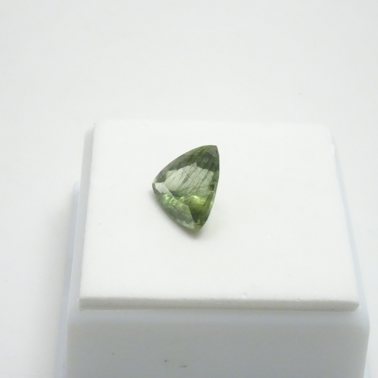 Rutilated Peridot – 3.40ct Trillion 10×9.7mm – Peridot w/ Black Rutile Gemstone