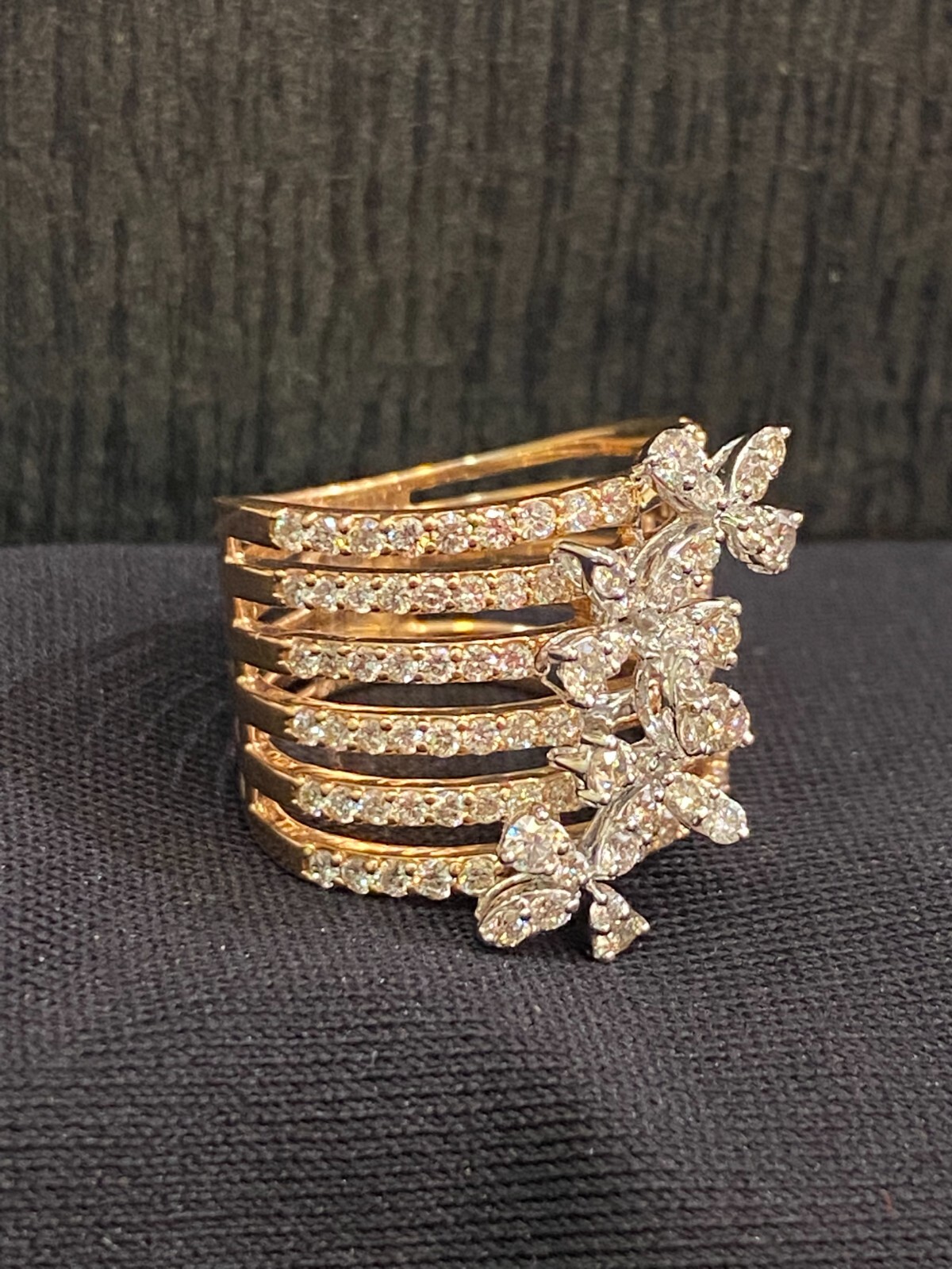 Stunning 1.90 Cts Round Brilliant Cut Diamonds 3-Flower Wedding Ring In 14K Gold