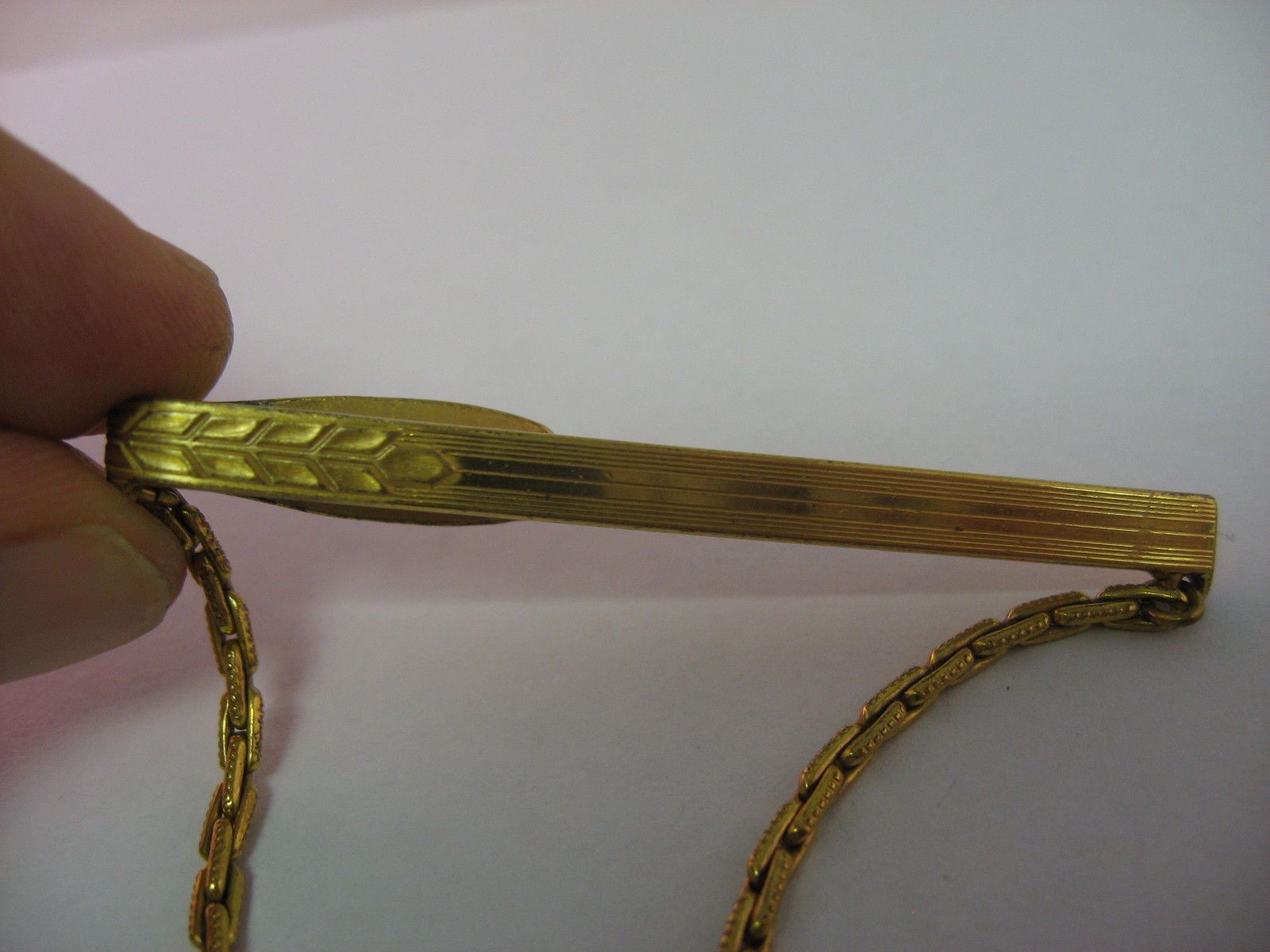 Vintage Gold Tone Men’s Tie Bar Clip w/ Chain Etched Wheat Leaf Design USA Made