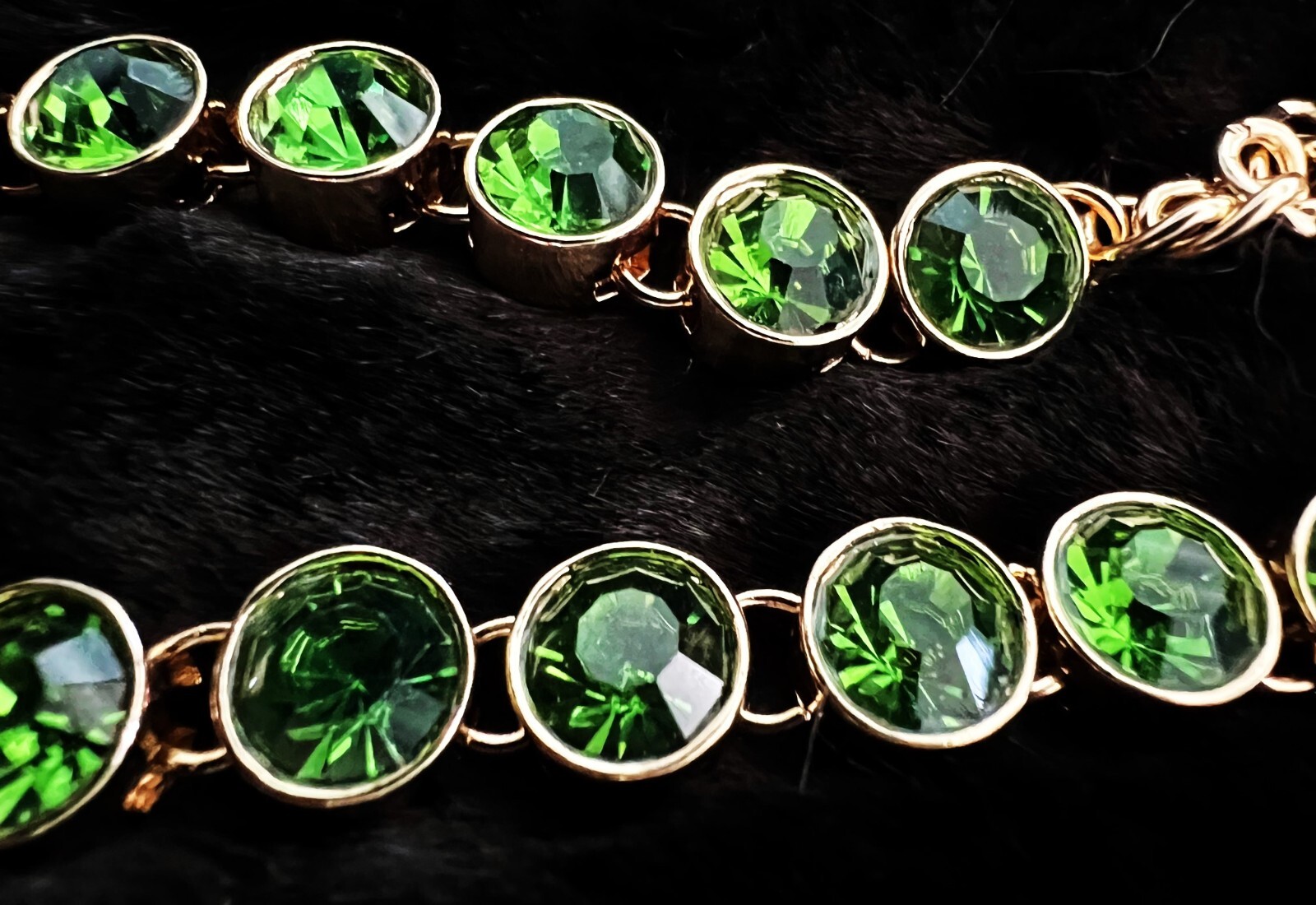 Vivid Jewel Tone Green Austrian Crystal Tennis Necklace Brass Gorgeous 18 inch