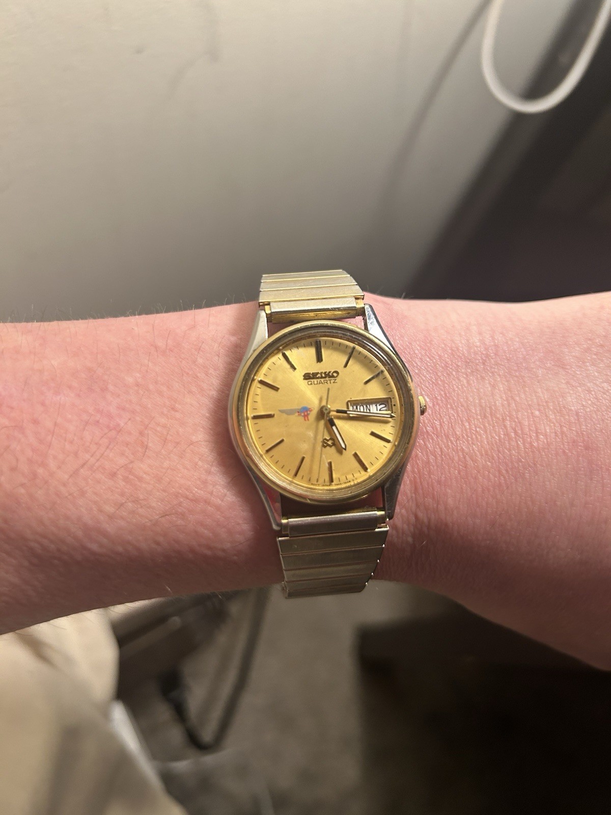 Vintage Seiko Quartz Men’s Gold Tone Analog Day/Date Gold Dial 35 mm