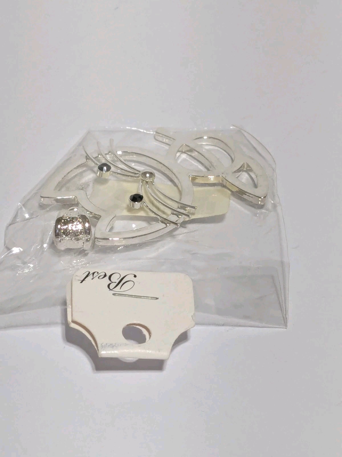 NWT Best Silver Tone Outline Cat Pendant With Black Faceted Acrylic Eyes. 2.25″