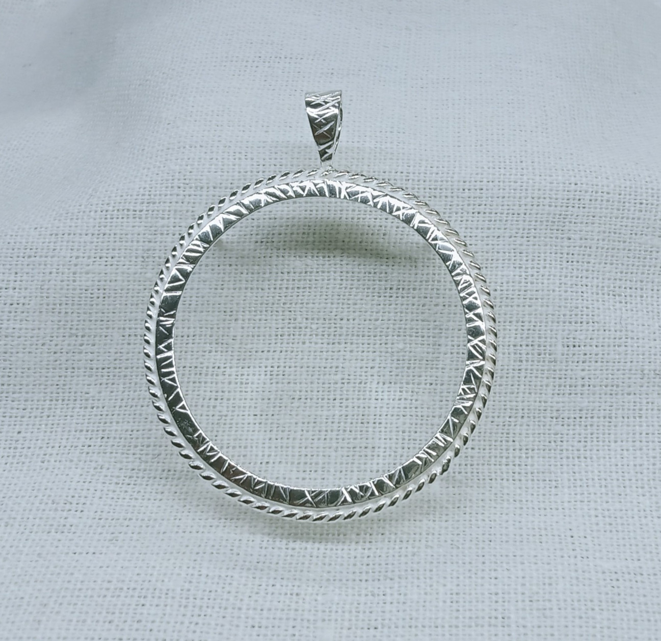 Unique Design Frame Sterling Silver, Round Twisted bezel, Prong Setting Bezel