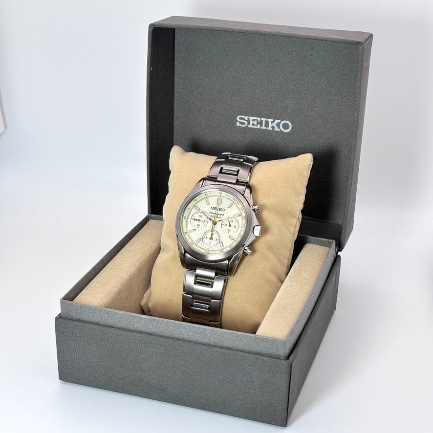 functioning Seiko chronograph 7T11 0AH0 titanium wristwatch