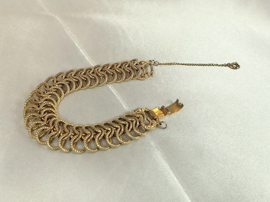 Vintage Textured Chain Link Bracelet Gold-tone with Safety Chain and Snap Clasp