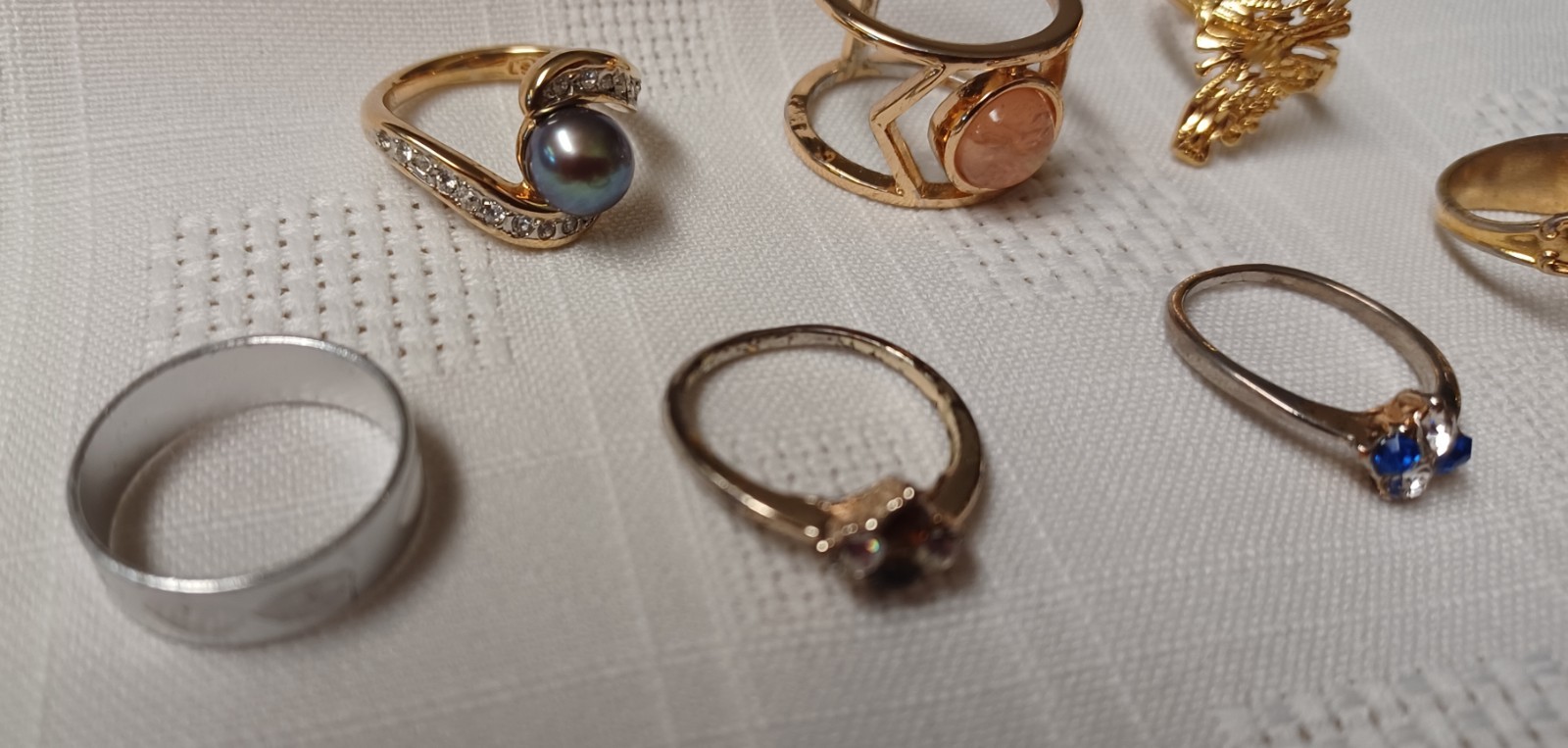 Jewelry lot 7 beautiful rings SIZE 6 to 6 1/2 faux black pearl Band