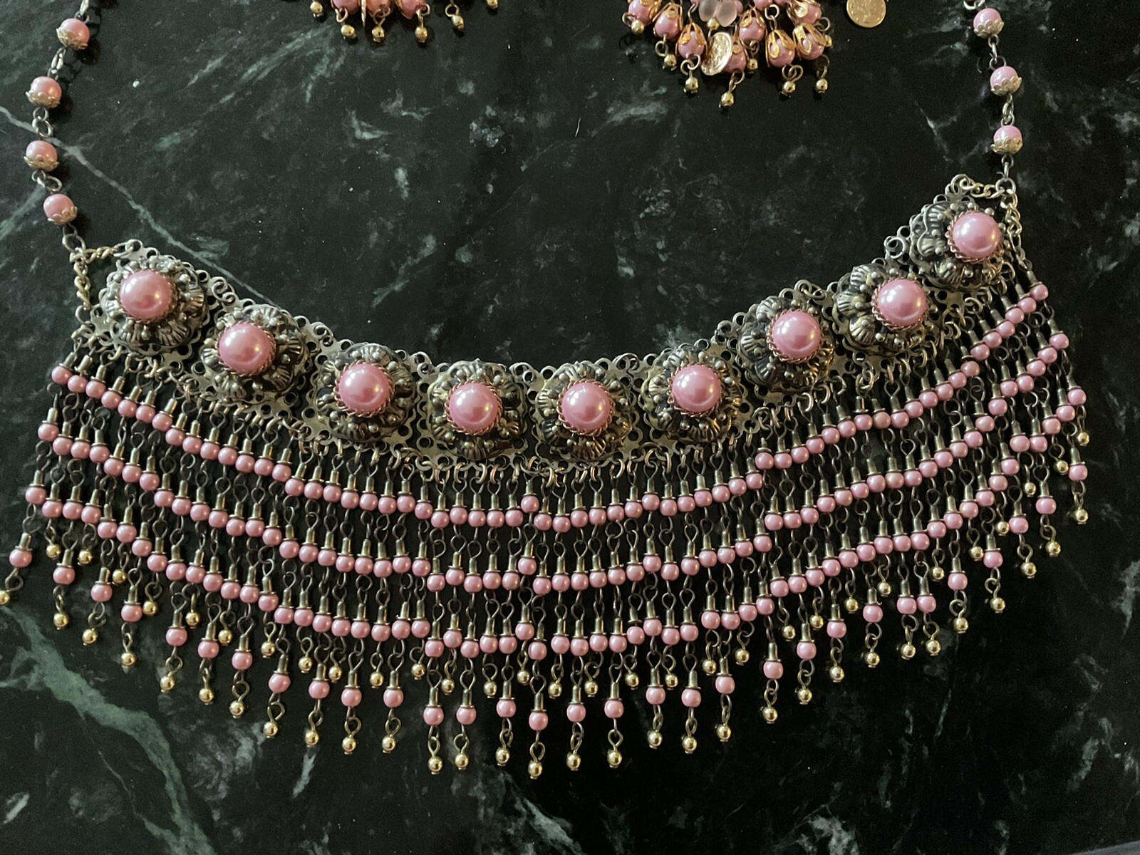 EXTRAVAGANT BEADED CORAL TONED DETAILED FRINGE LADY COLAR/EARRING SET VINTAGE FS
