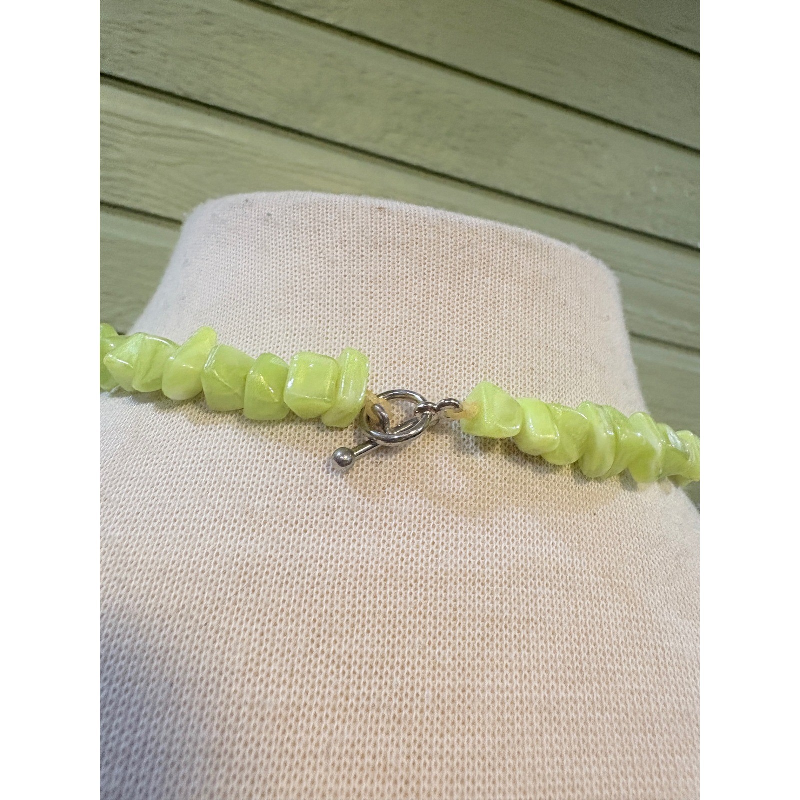 Lime Green Polished Stone Chip Bead Necklace Silver Toggle Clasp 18 Inch