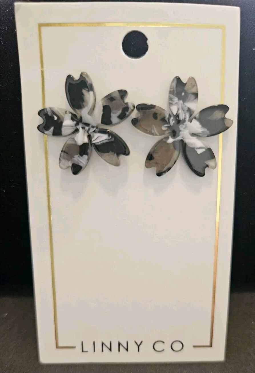 NWT Linny Co Acrylic Flower EARRINGS Black Gray White