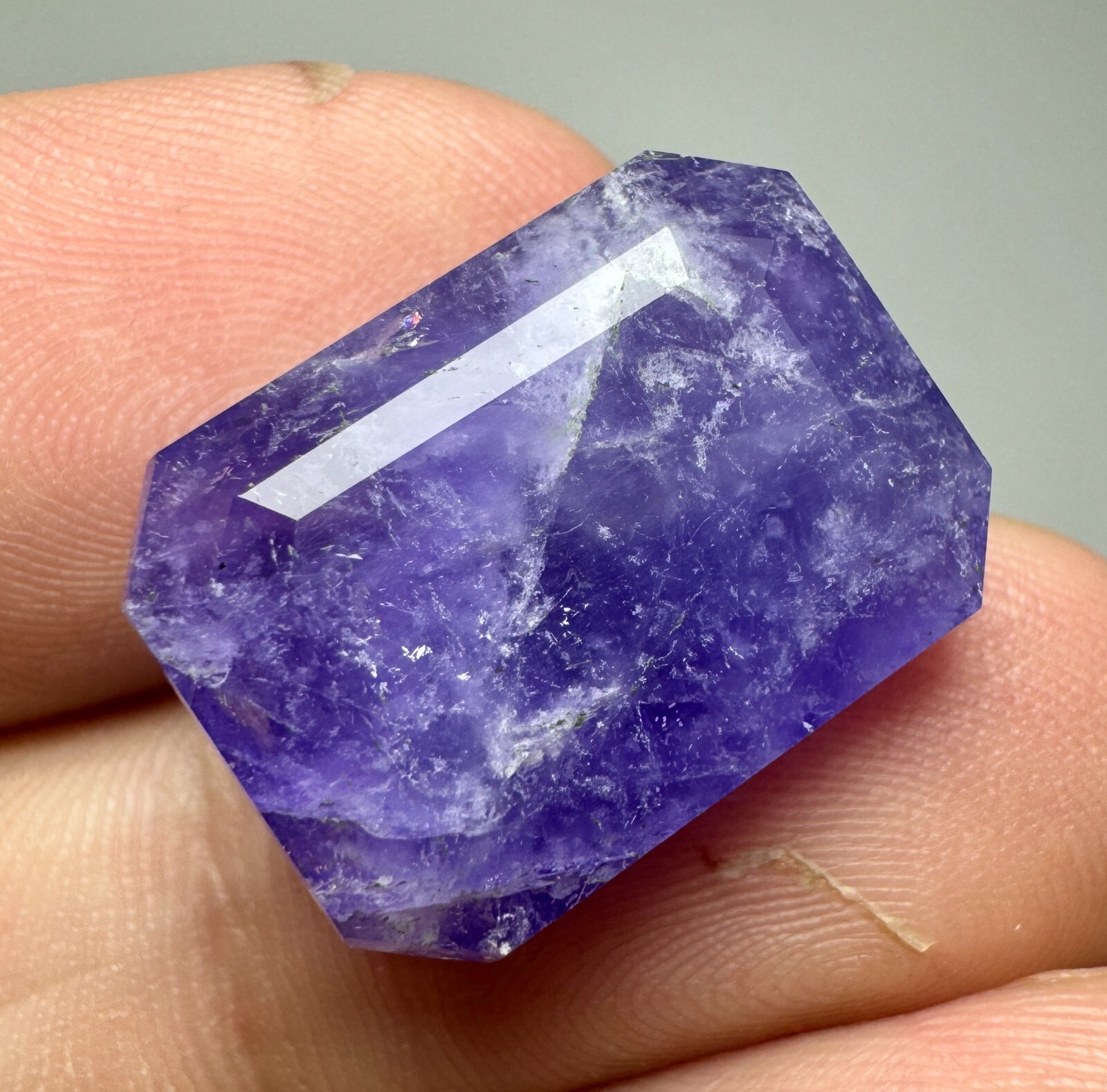 17 Carat Fluorescent Phosphorescent Tenebrescent Hackmanite Cut Gemstone.